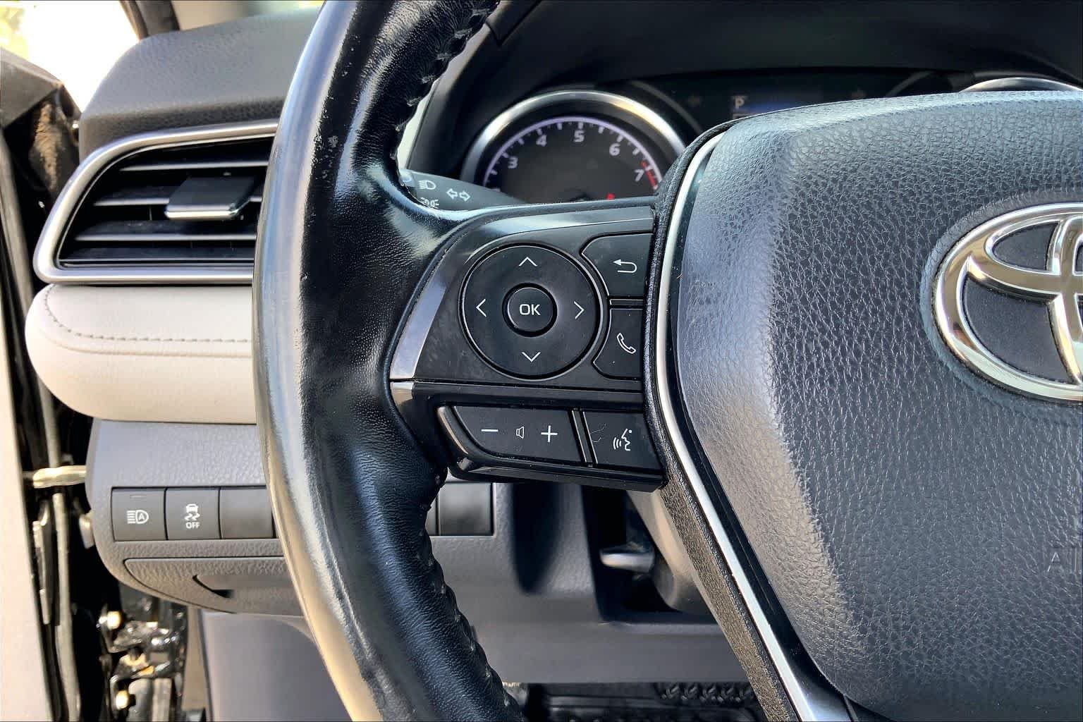 Used 2019 Midnight Black Metallic Toyota SE image 23