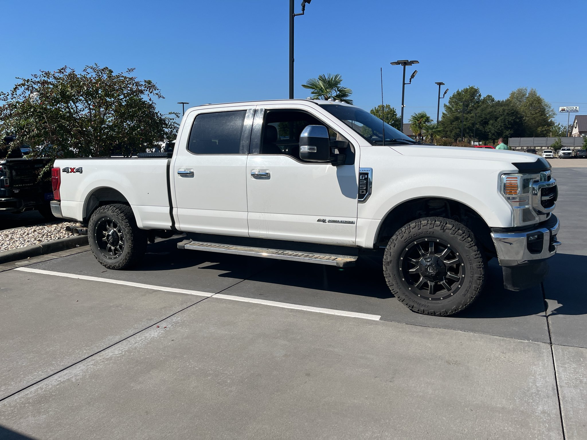 Used 2022 Star White Metallic Tri-Coat Ford LARIAT image 3