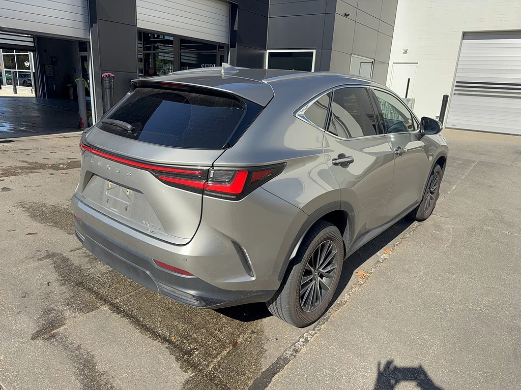 Used 2024 Atomic Silver Lexus Premium image 4