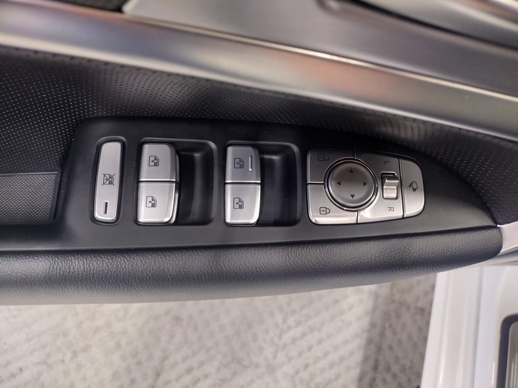 Used 2020 White Genesis 2.0T image 21
