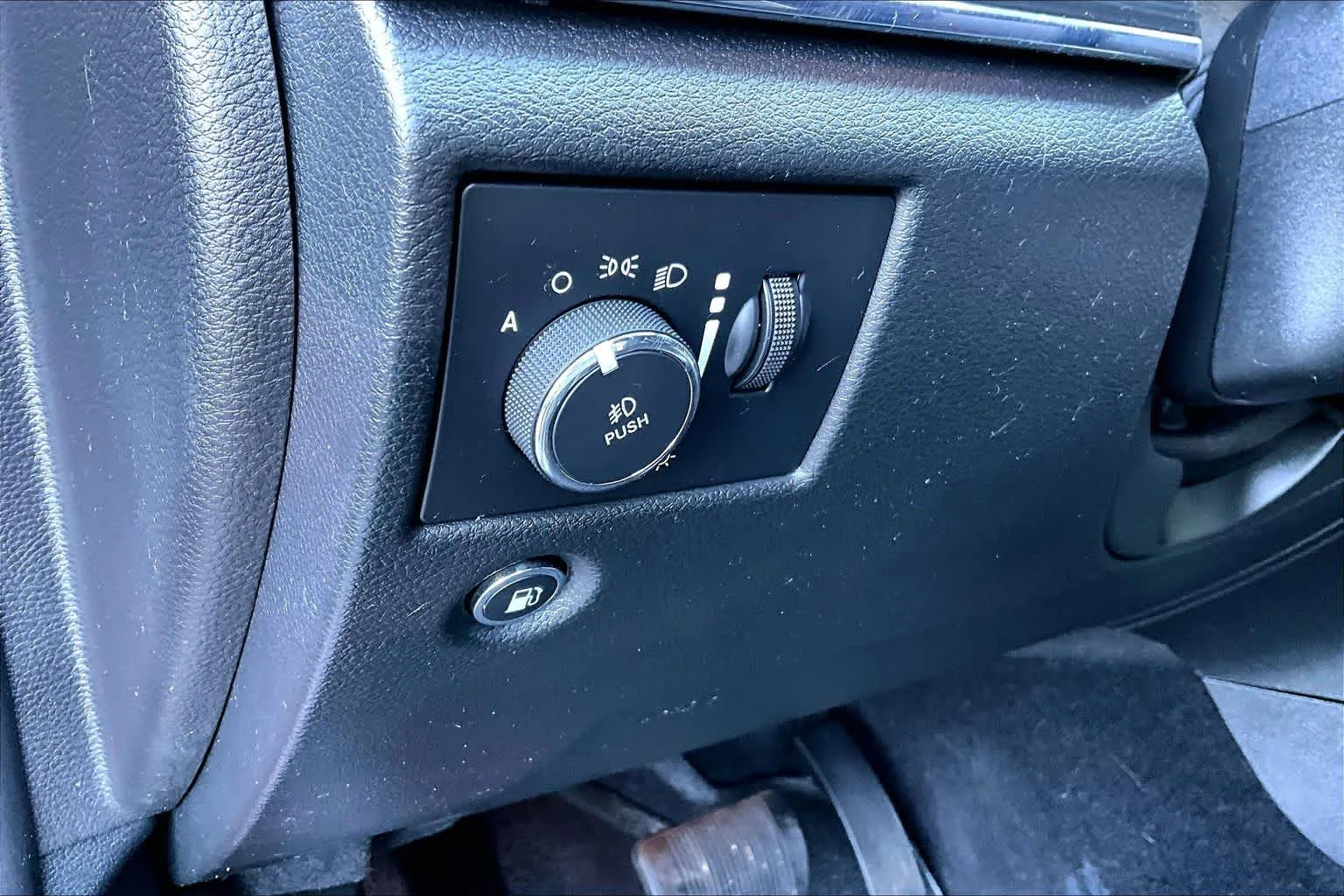 Used 2021 Slate Blue Pearlcoat Jeep Limited image 33