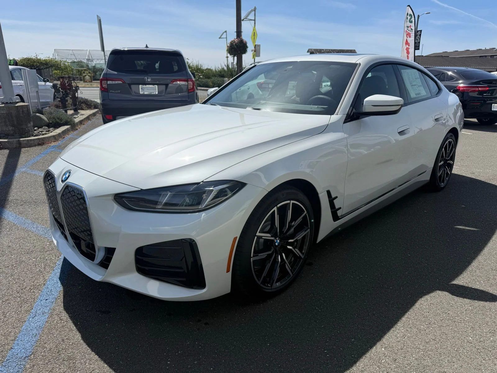 New 2026 Mineral White Metallic BMW xDrive40 image 3