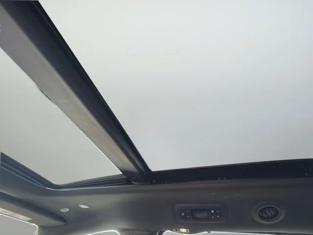2025 Chrysler Pacifica Select - Photo 15