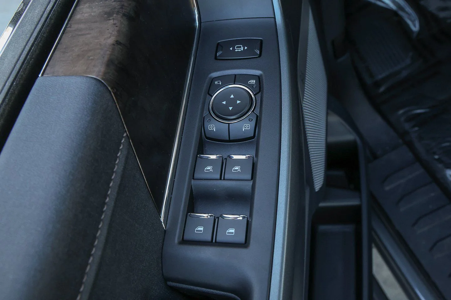 New 2026 Carbonized Gray Metallic Ford F-350® Lariat® image 40