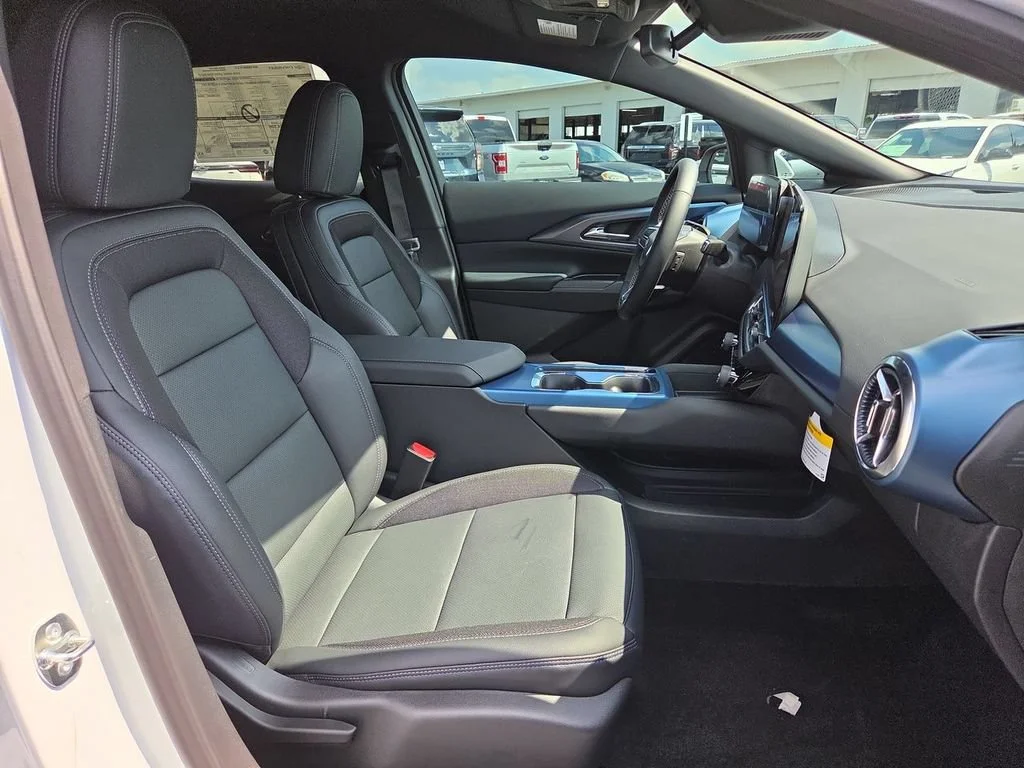 New 2026 Summit White Chevrolet LT image 19