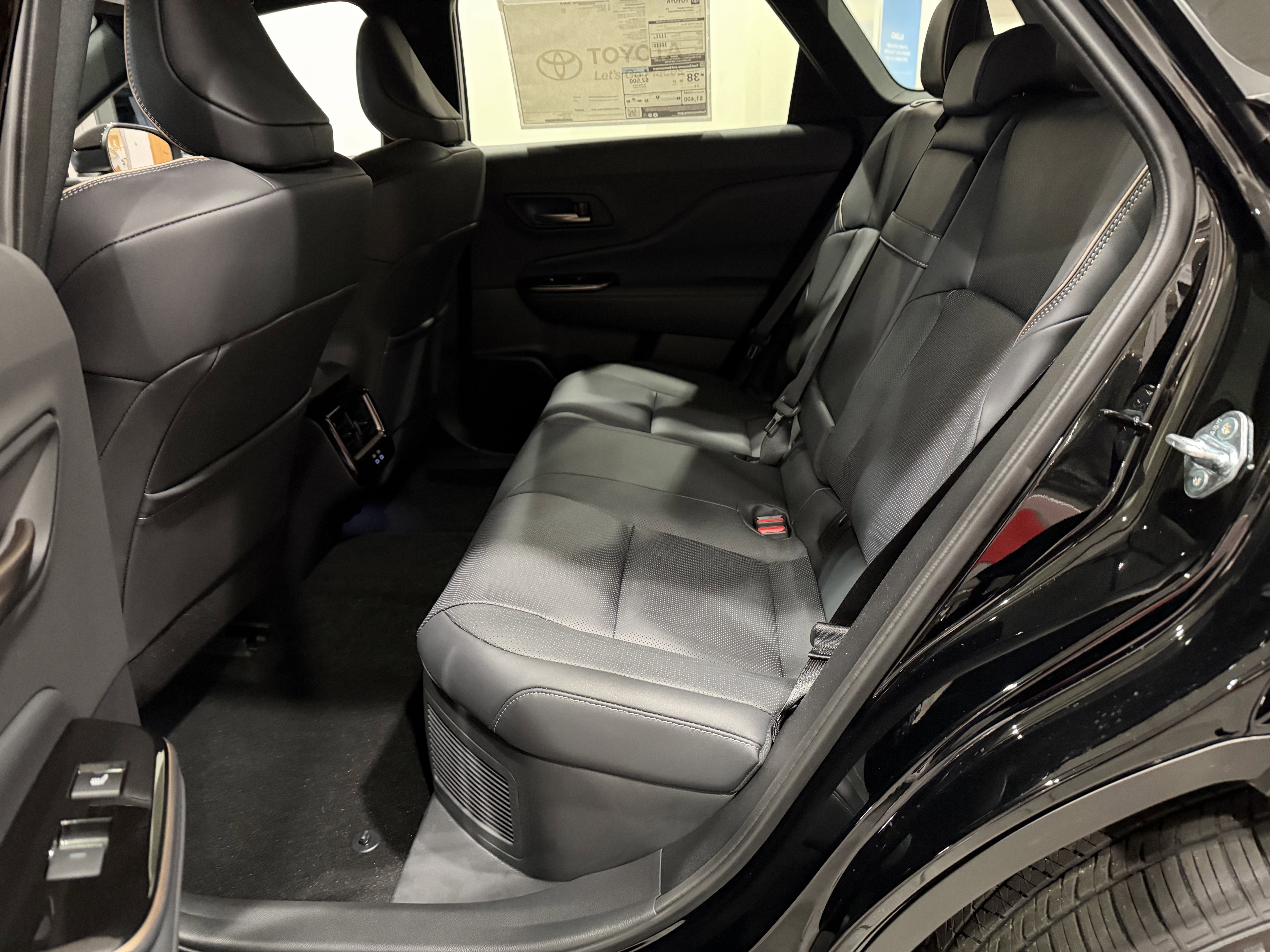 2025 Toyota Crown Signia XLE - Photo 30