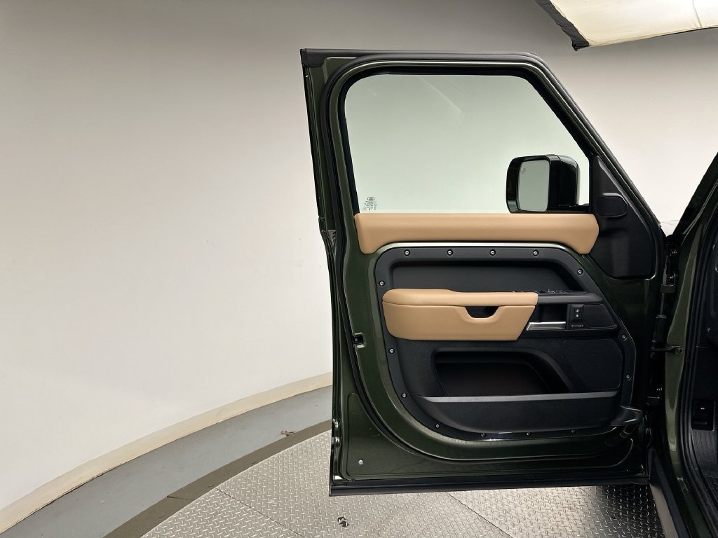 New 2026 Woolstone Green Metallic Land Rover X-Dynamic SE image 9