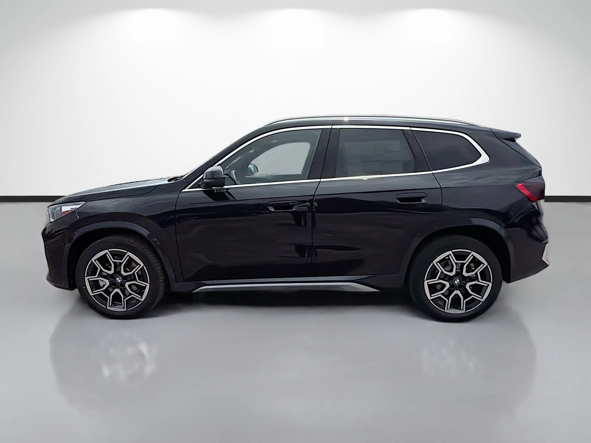 New 2026 Black Sapphire Metallic BMW xDrive28i image 6