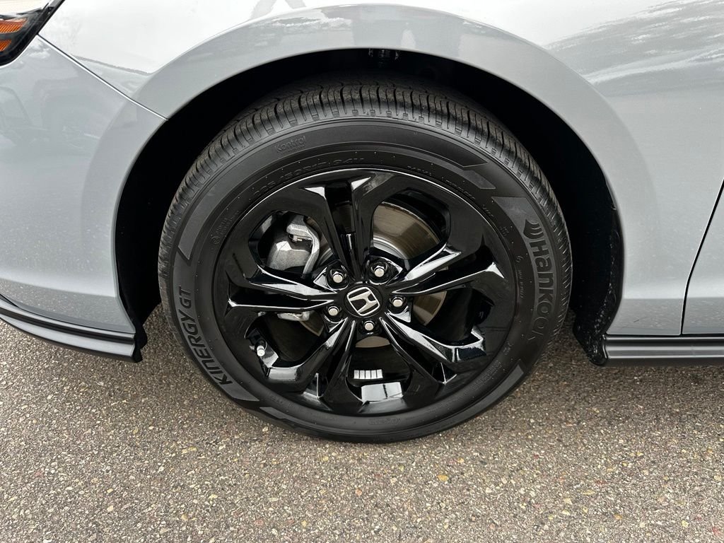 Used 2025 Gray Honda SE image 10