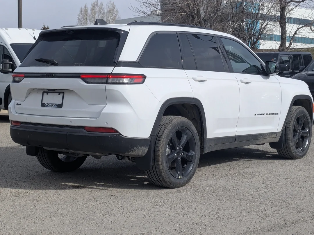 New 2026 White Jeep Limited - - 4x4 - Ltd Altitude Pkg - Lux Tech Grp II - Pano Sunroof - 20 Black Wheels & More! image 8