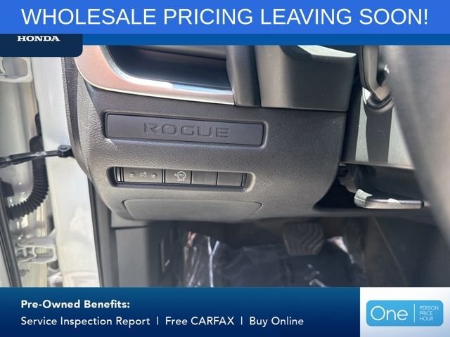 Used 2024 Glacier White Nissan S image 20