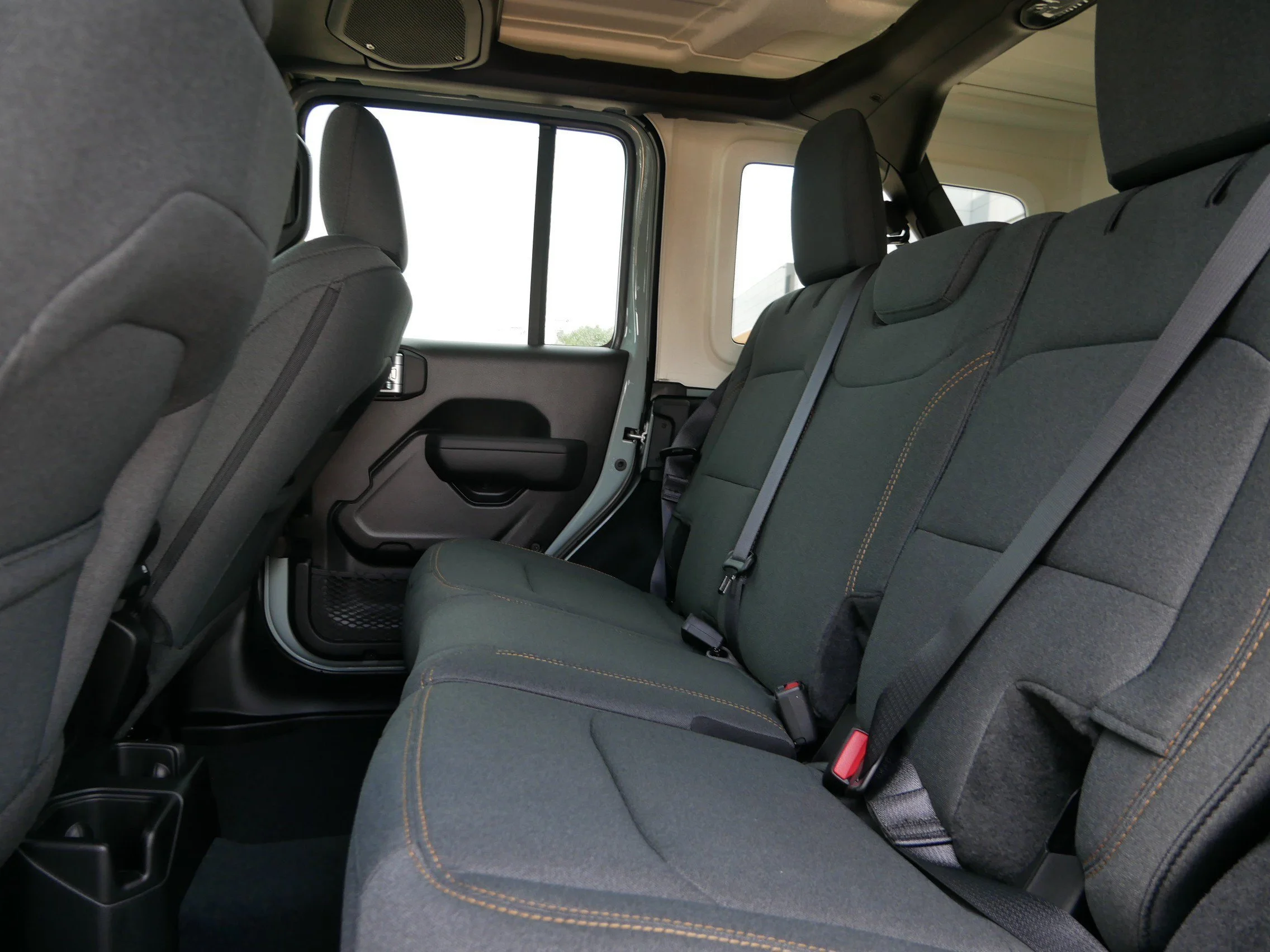 New 2026 Earl Clearcoat Jeep Sport S image 10
