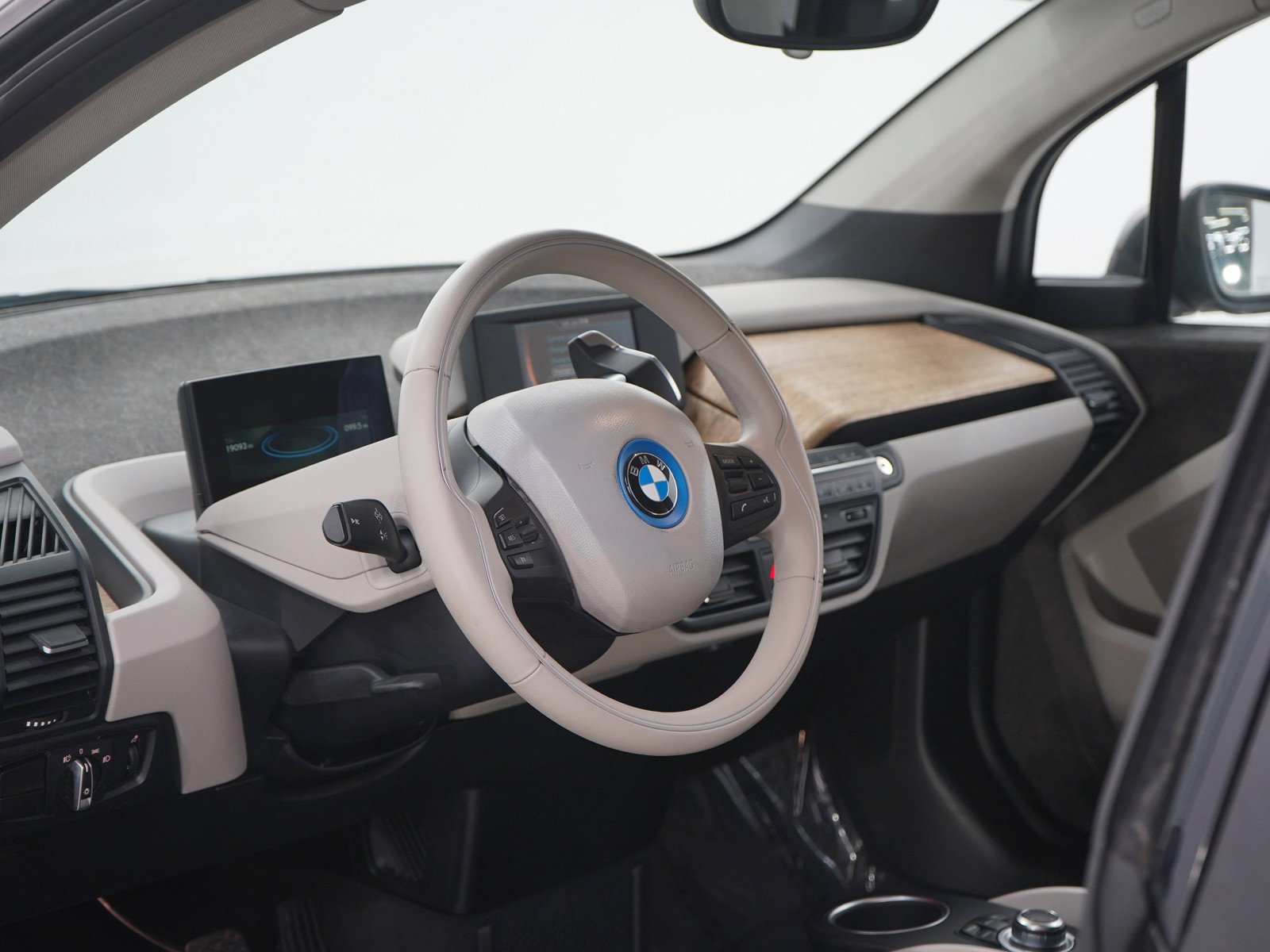 Used 2014 Andesite Silver Met w/BMW i Frozen Blue Accent BMW 4dr HB image 22