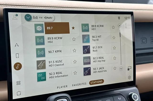 New 2026 Woolstone Green Land Rover X-Dynamic SE image 16