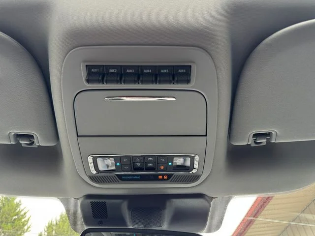 Used 2025  Ford Lariat image 25