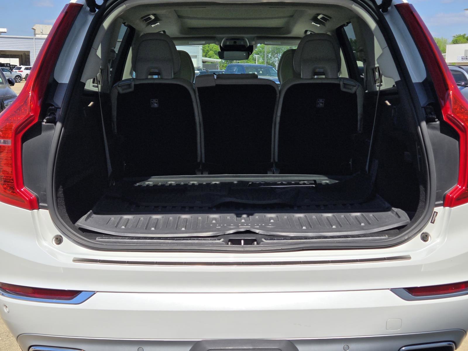 Used 2019 Crystal White Pearl Volvo Inscription image 11