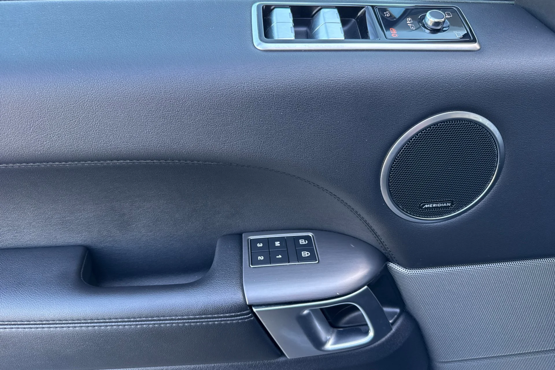 Used 2021 Gray Land Rover SE image 13
