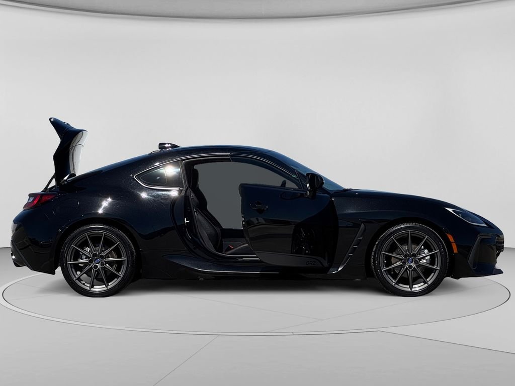 Used 2022 Crystal Black Silica Subaru Limited image 30