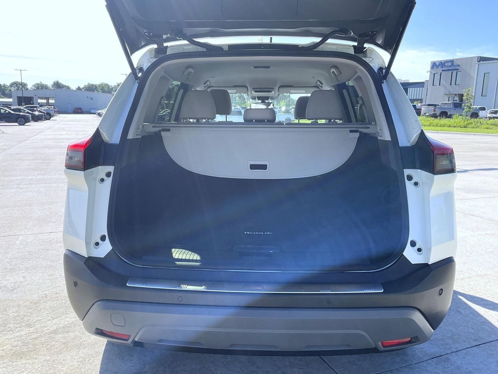 Used 2023 White Nissan SV image 9