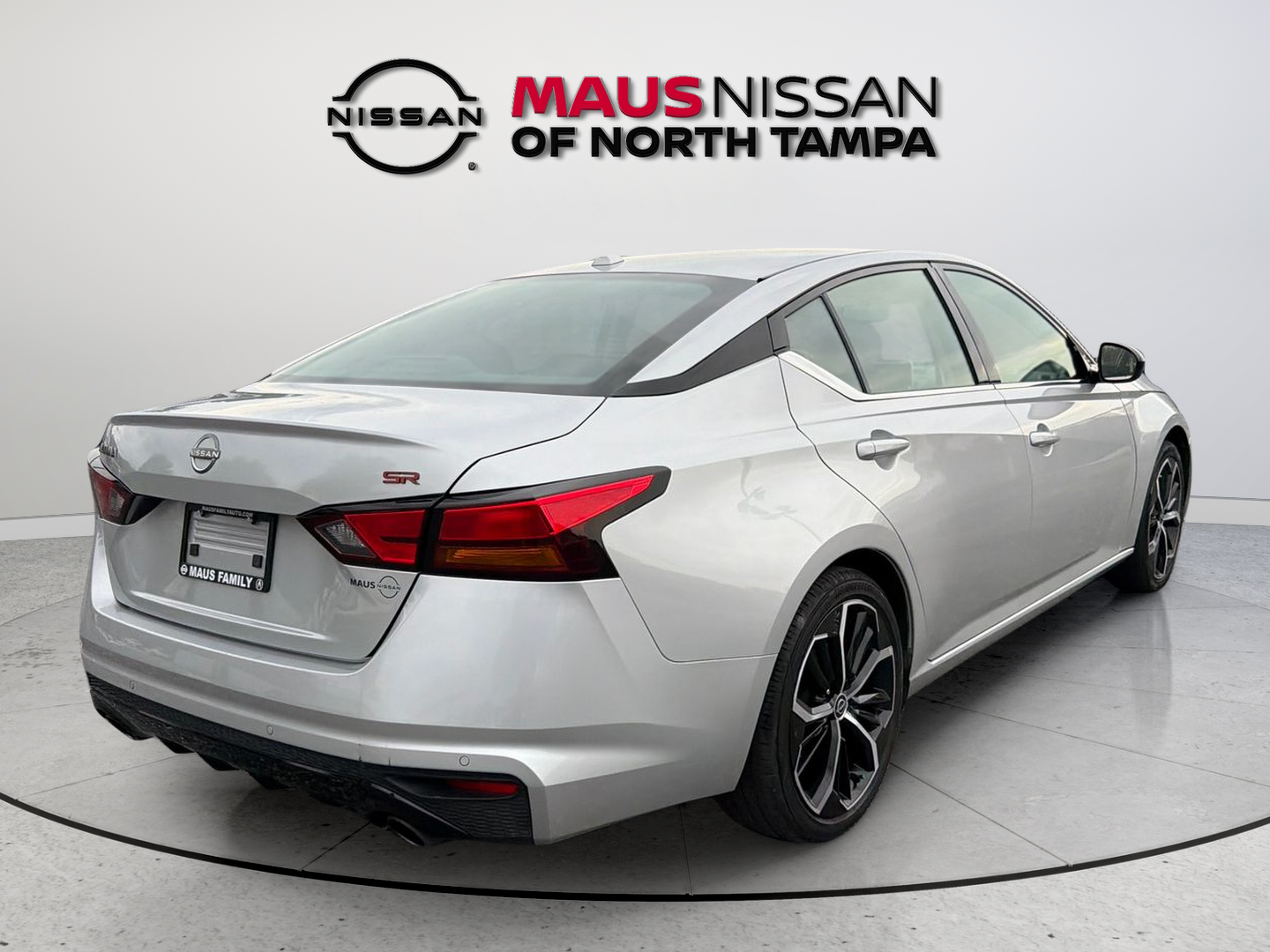Used 2024 Silver Nissan 2.5 SR image 8