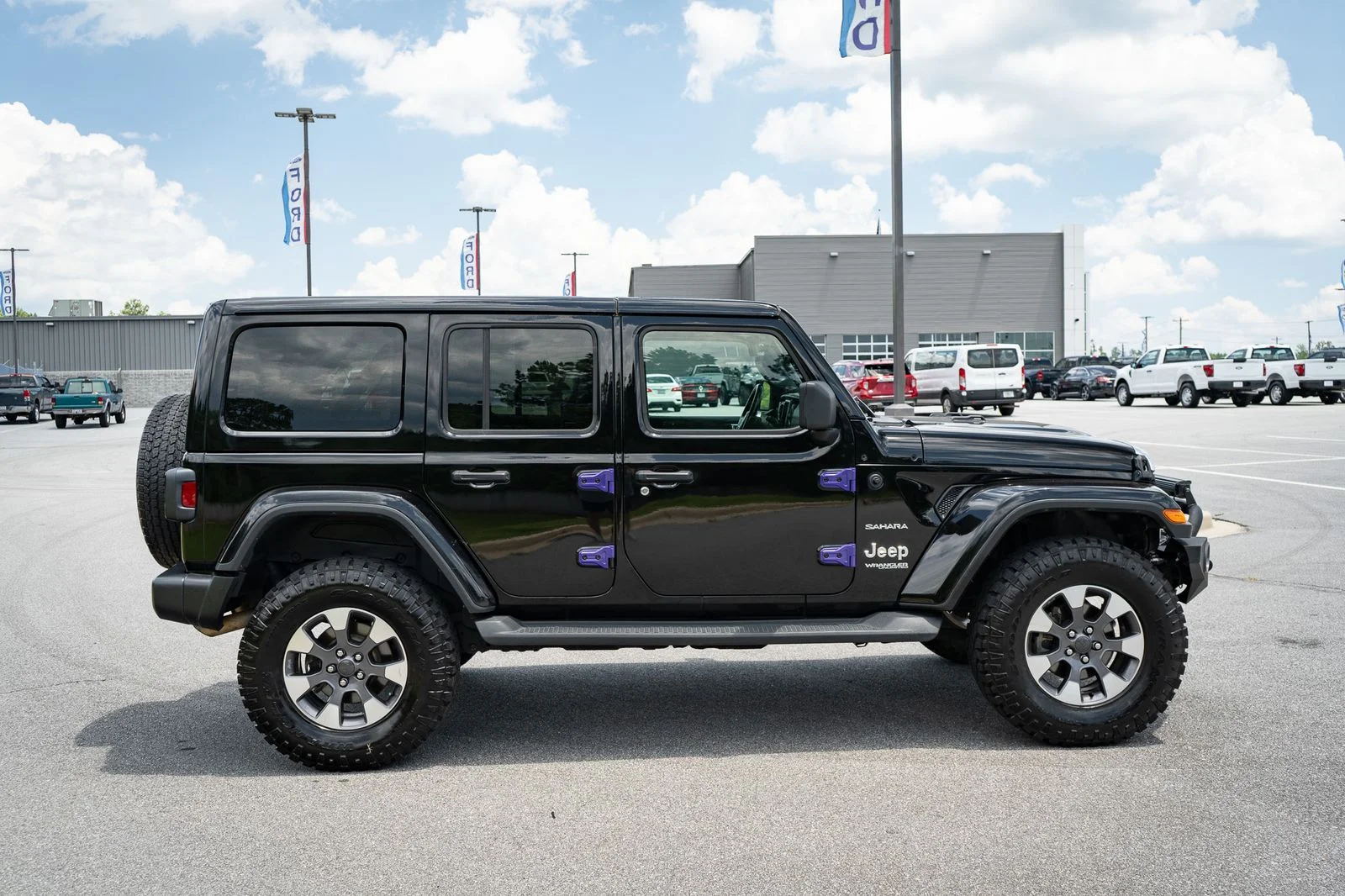Used 2021 Black Clearcoat Jeep Unlimited Sahara image 11