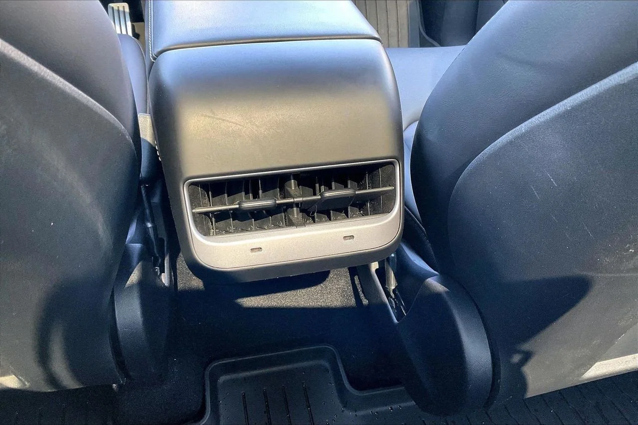 Used 2025  Tesla Performance image 18