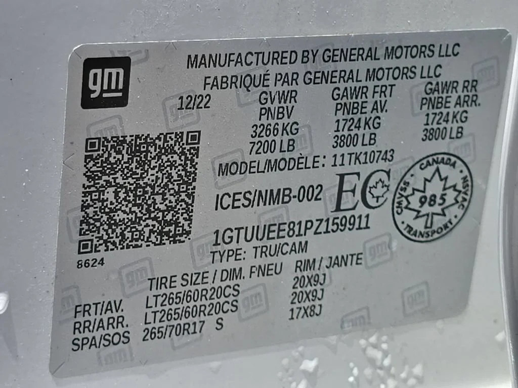 Used 2023 Summit White GMC AT4 image 35