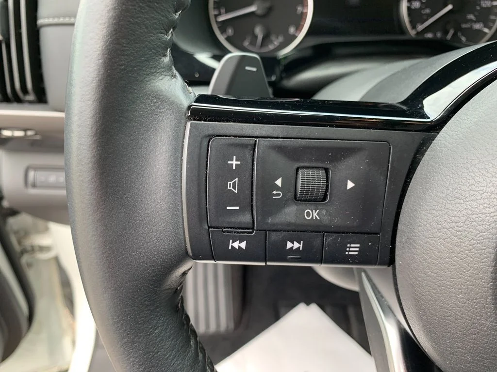 Used 2023 White Nissan SL image 29