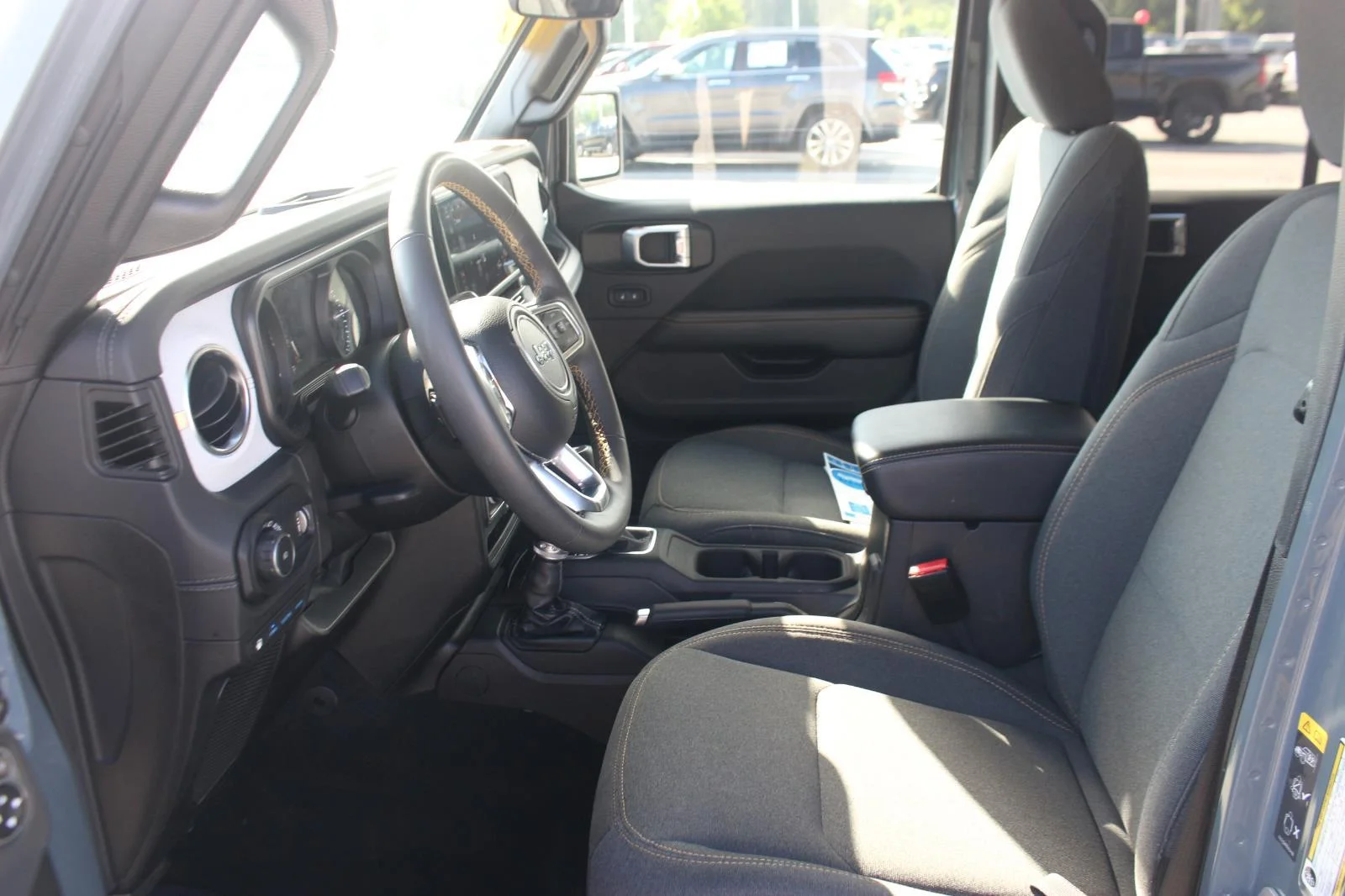 Used 2024 Grey Jeep Sahara image 14