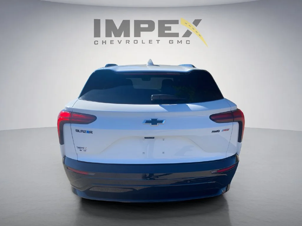 Used 2024 Summit White Chevrolet RS image 4