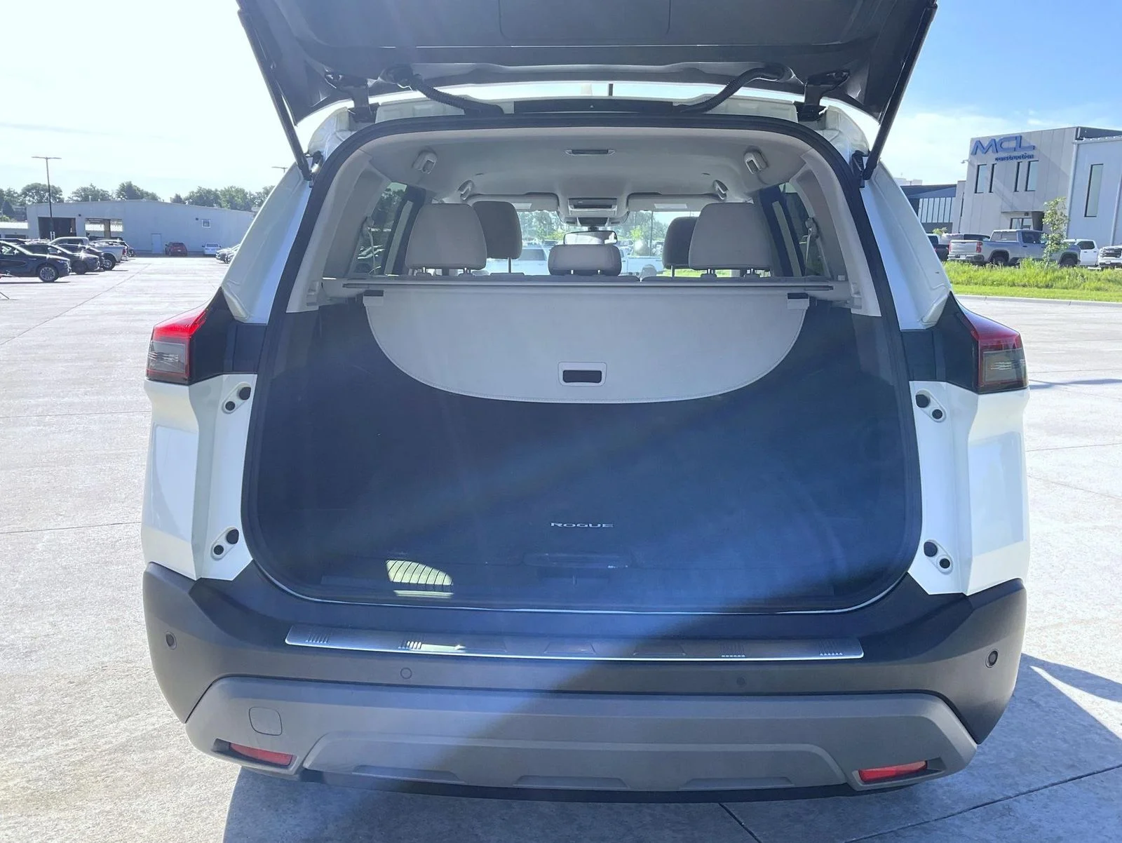 Used 2023 White Nissan SV image 9