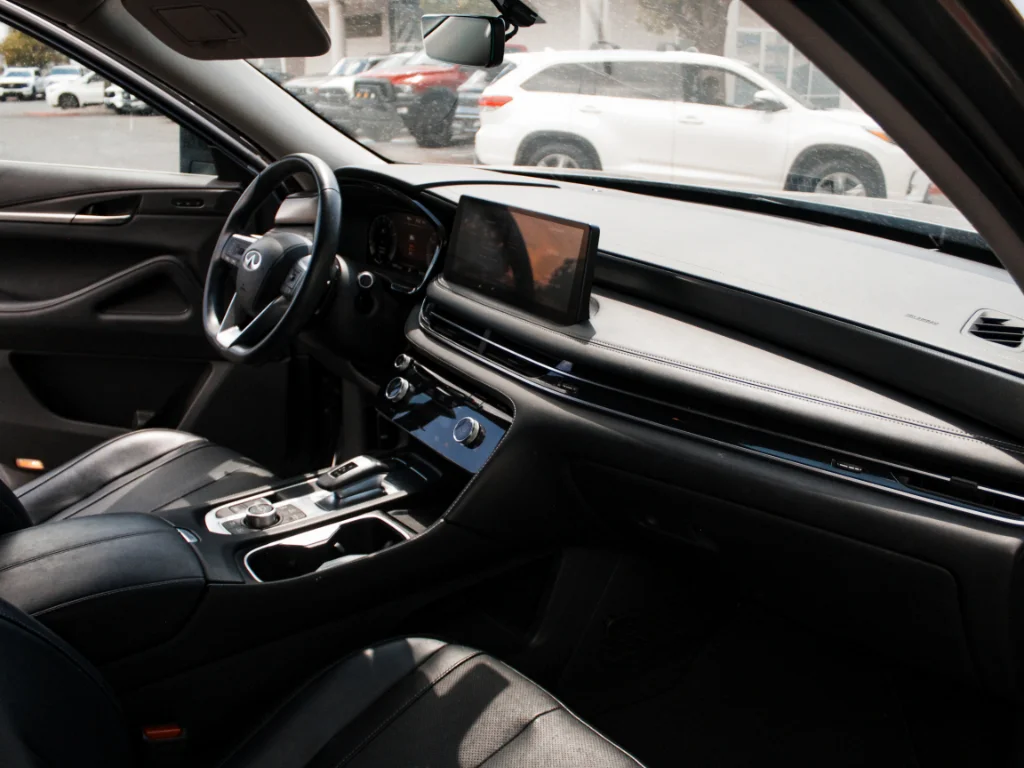 Used 2023  INFINITI Luxe image 28