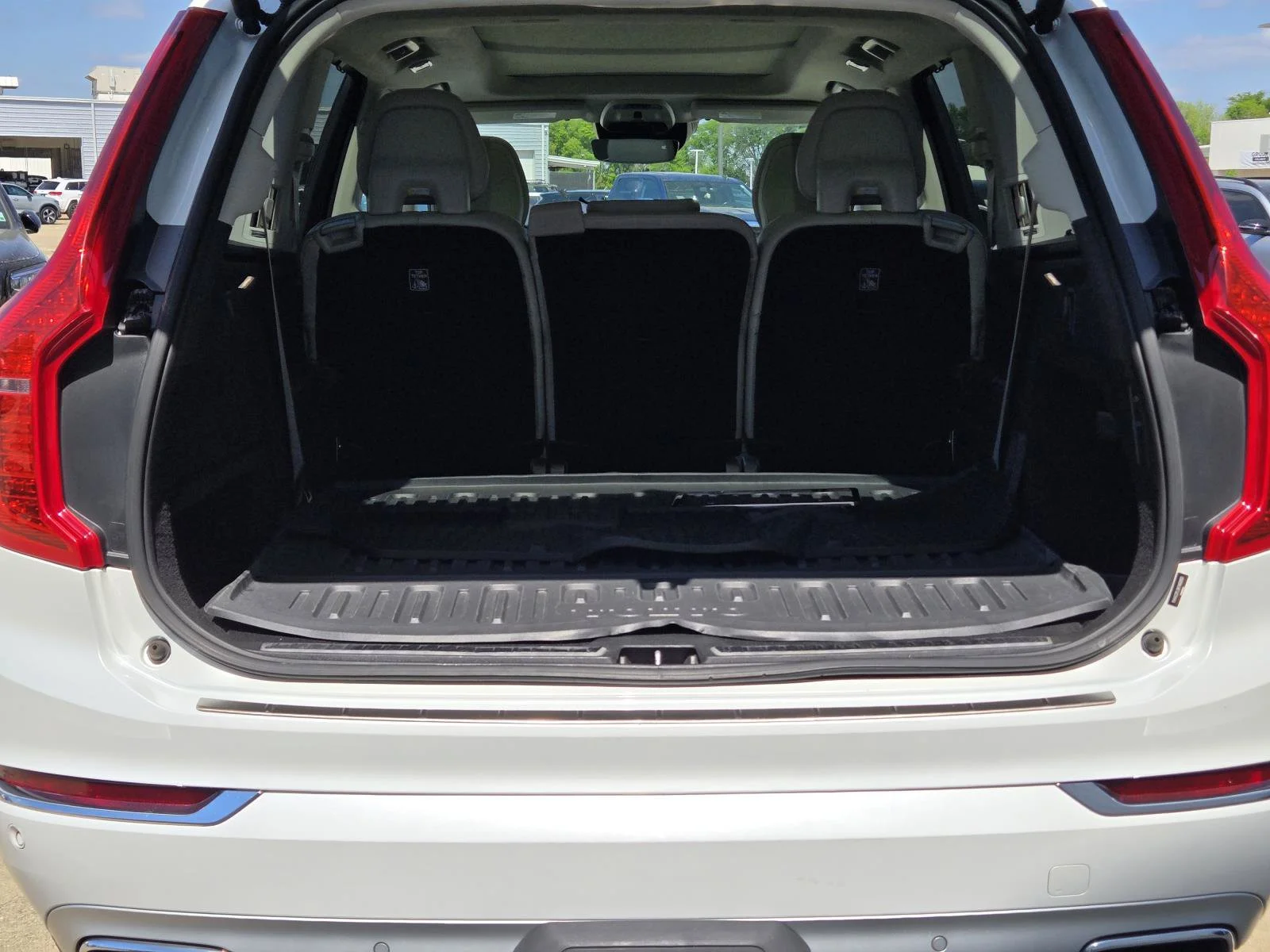 Used 2019 Crystal White Pearl Volvo Inscription image 11