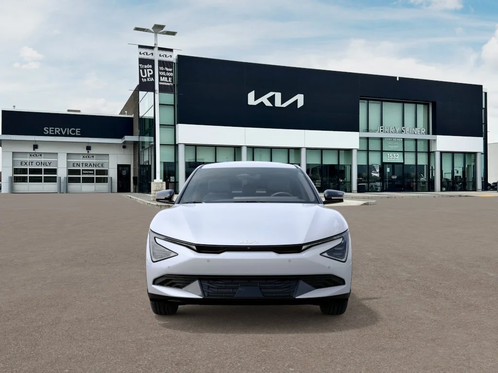 New 2026 Glacial White Pearl Kia LIGHT image 2
