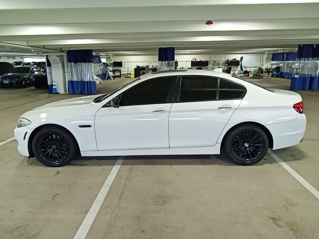 Used 2013 Alpine White BMW 550i image 8