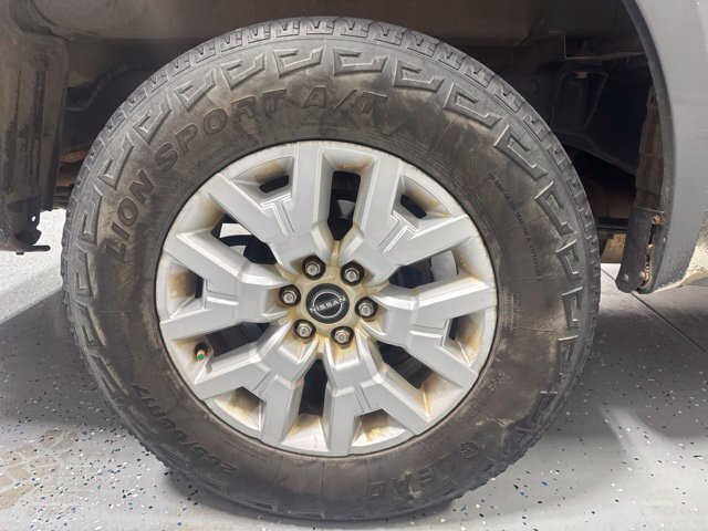 Used 2022 Gray Nissan SV image 6