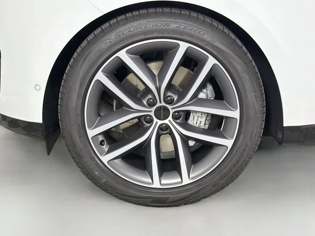New 2026 Fuji White Land Rover SE 7 Seats image 33