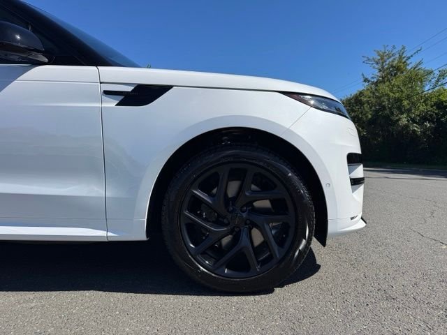 New 2027 Ostuni Pearl White Land Rover  image 9