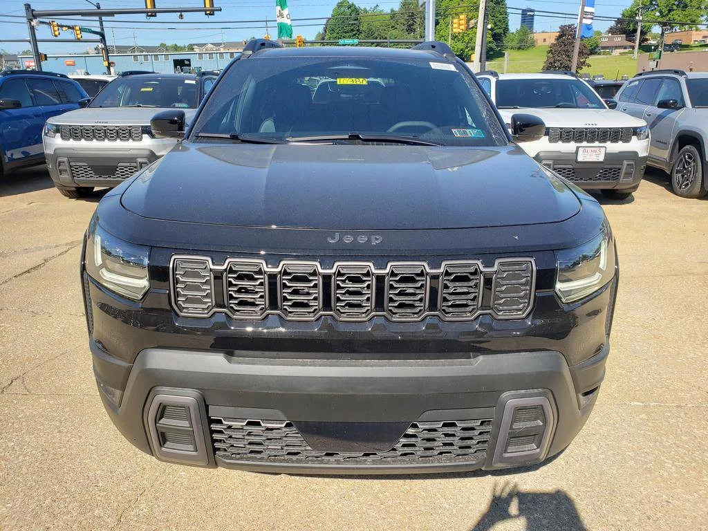 New 2026 Diamond Black Crystal Pearl-Coat Exterior Paint Jeep Limited image 9