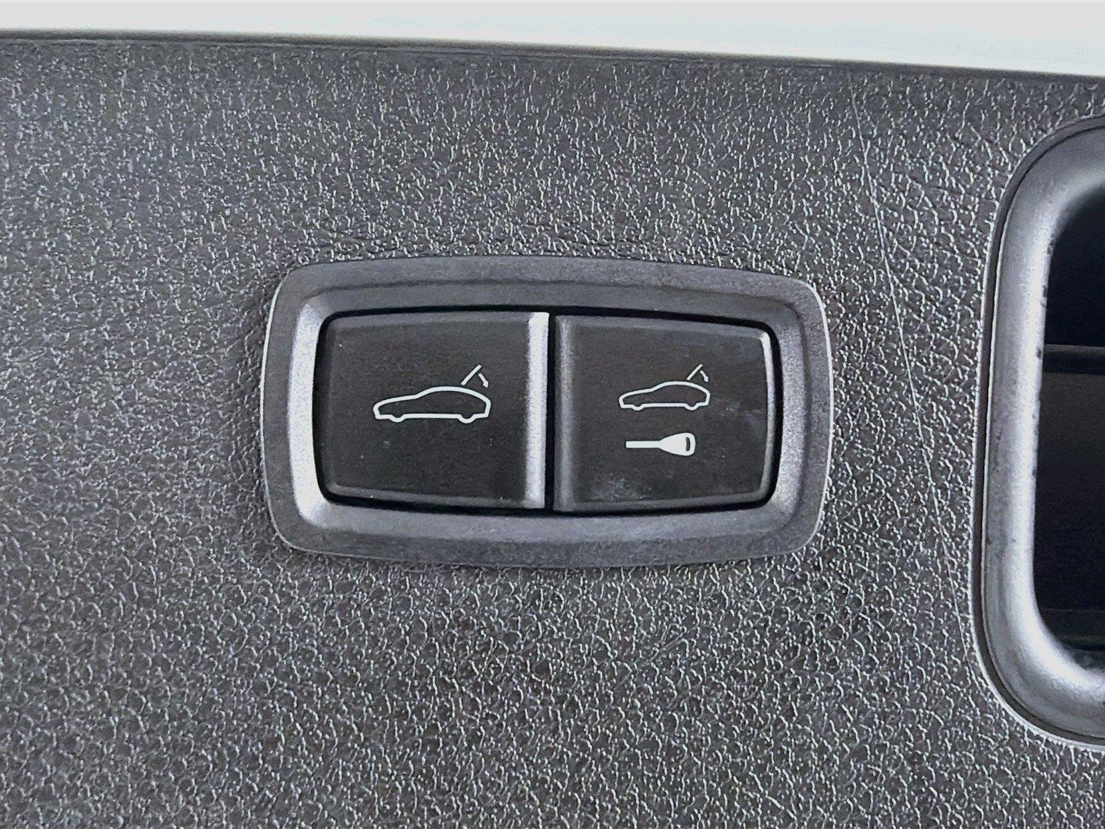 Used 2023 White Porsche  image 25