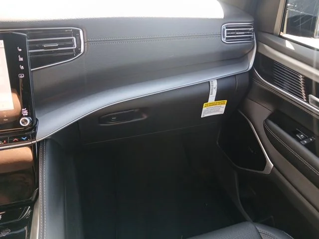 New 2026 Baltic-Gray Metallic Clear-Coat Exterior Paint Jeep Limited Altitude image 42