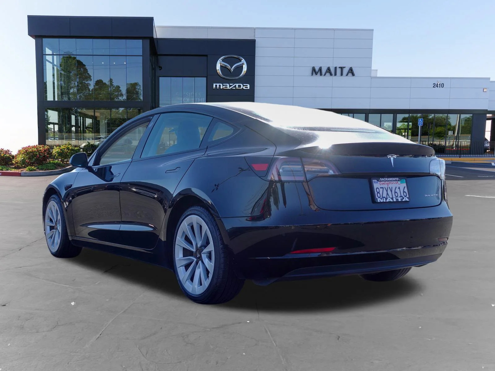 Used 2022 Solid Black Tesla Long Range image 5