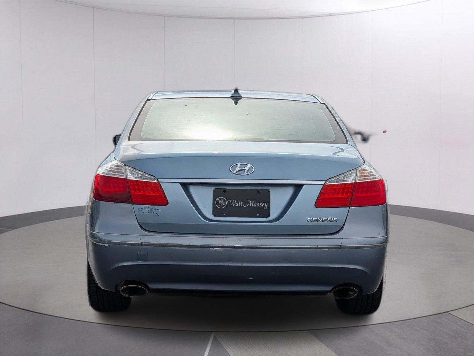 Used 2009 Sterling Blue Metallic Hyundai 3.8L image 4