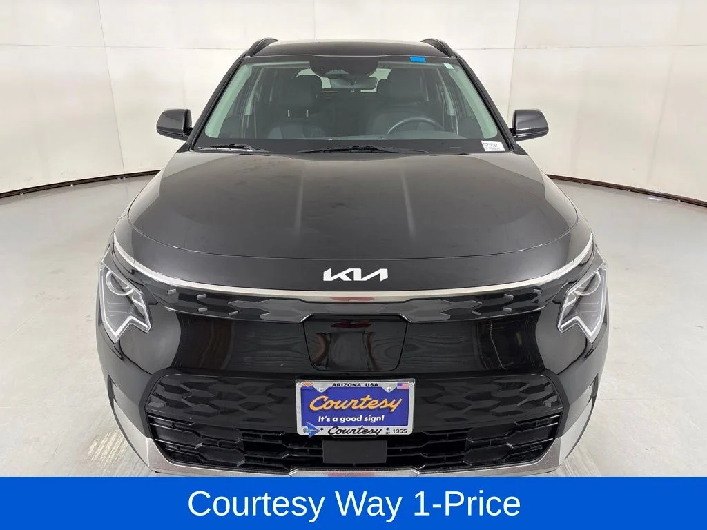 Used 2025 Black Kia Wind image 4