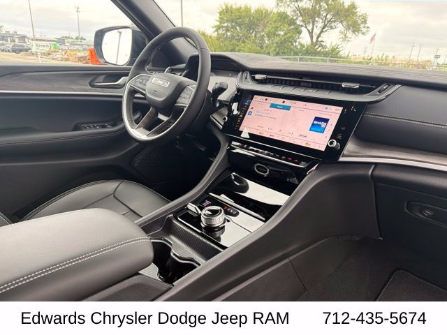 New 2027 High-Gloss Black Paint Jeep Limited image 33