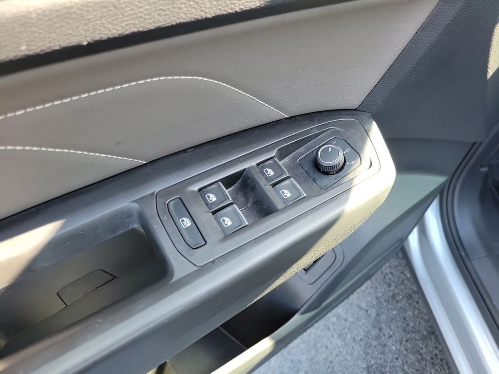 Certified Used 2023  Volkswagen 2.0T SE w/Technology image 14