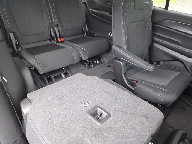 New 2026 Bright White Clear-Coat Exterior Paint Jeep Laredo image 31