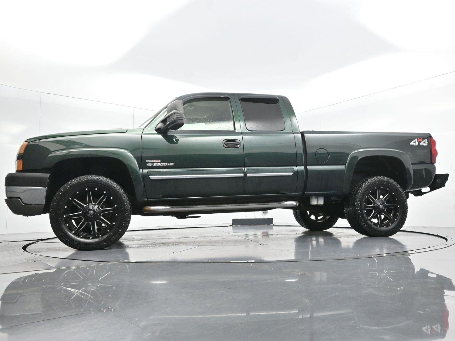 Used 2005 Dark Green Metallic Chevrolet LS image 37