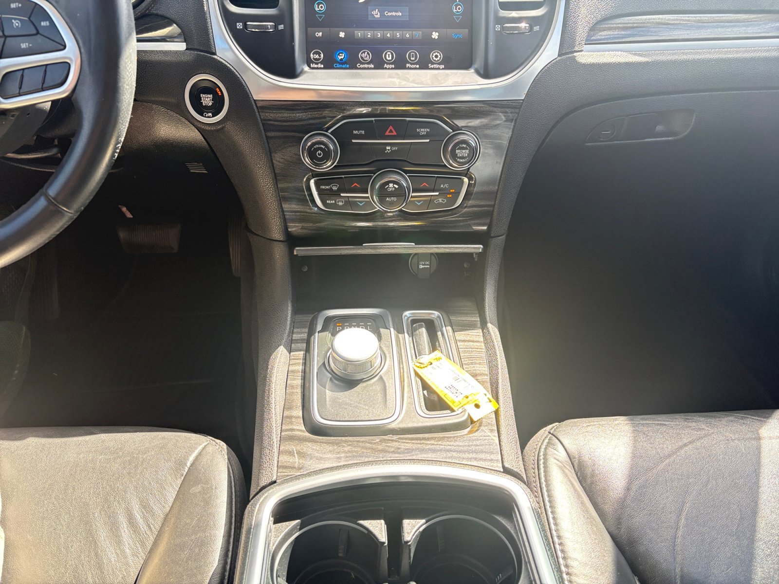 Used 2018 Bright White Clearcoat Chrysler Touring L image 18