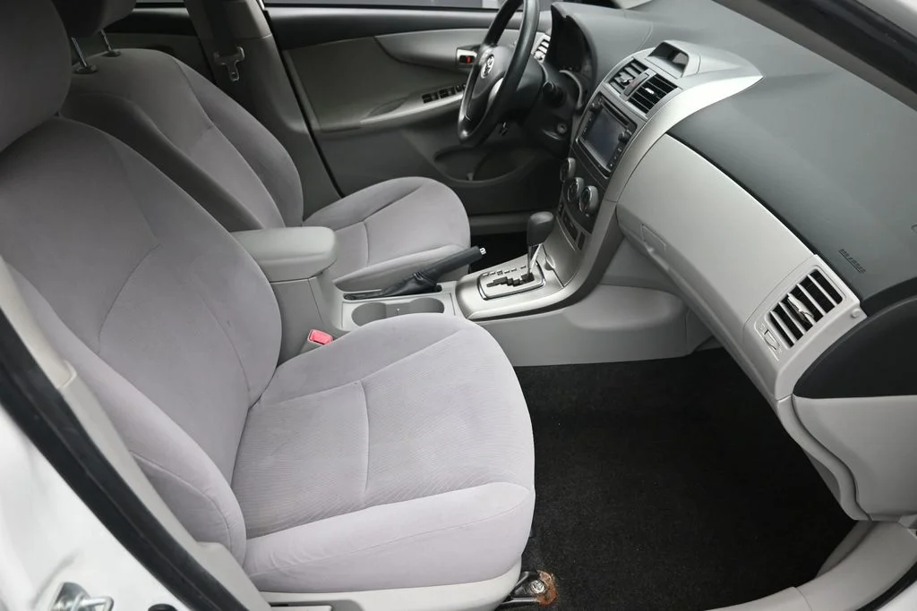 Used 2013 White Toyota LE image 9